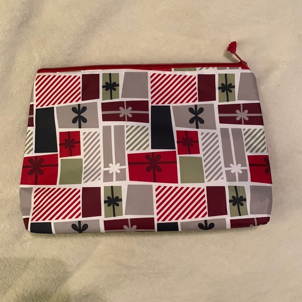 Gift wrap thirty one thermal zip bag.